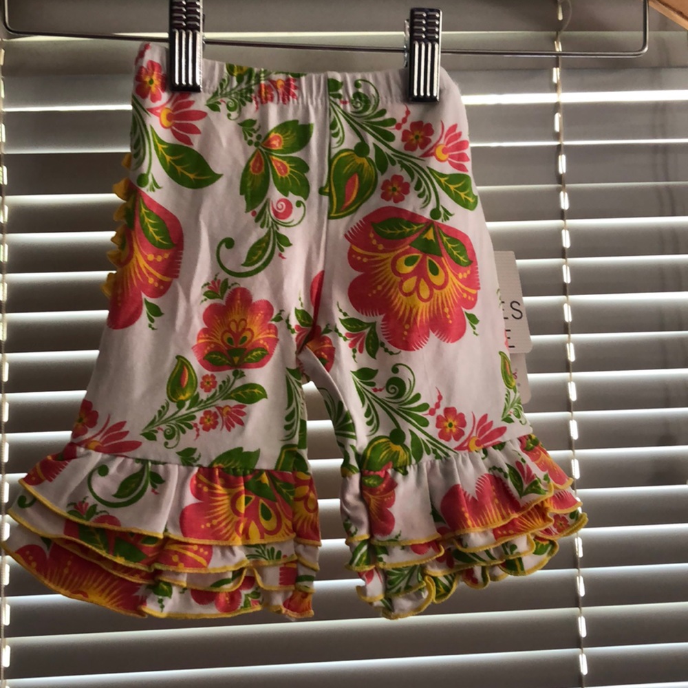 Ruffle Butt Capri new with tags